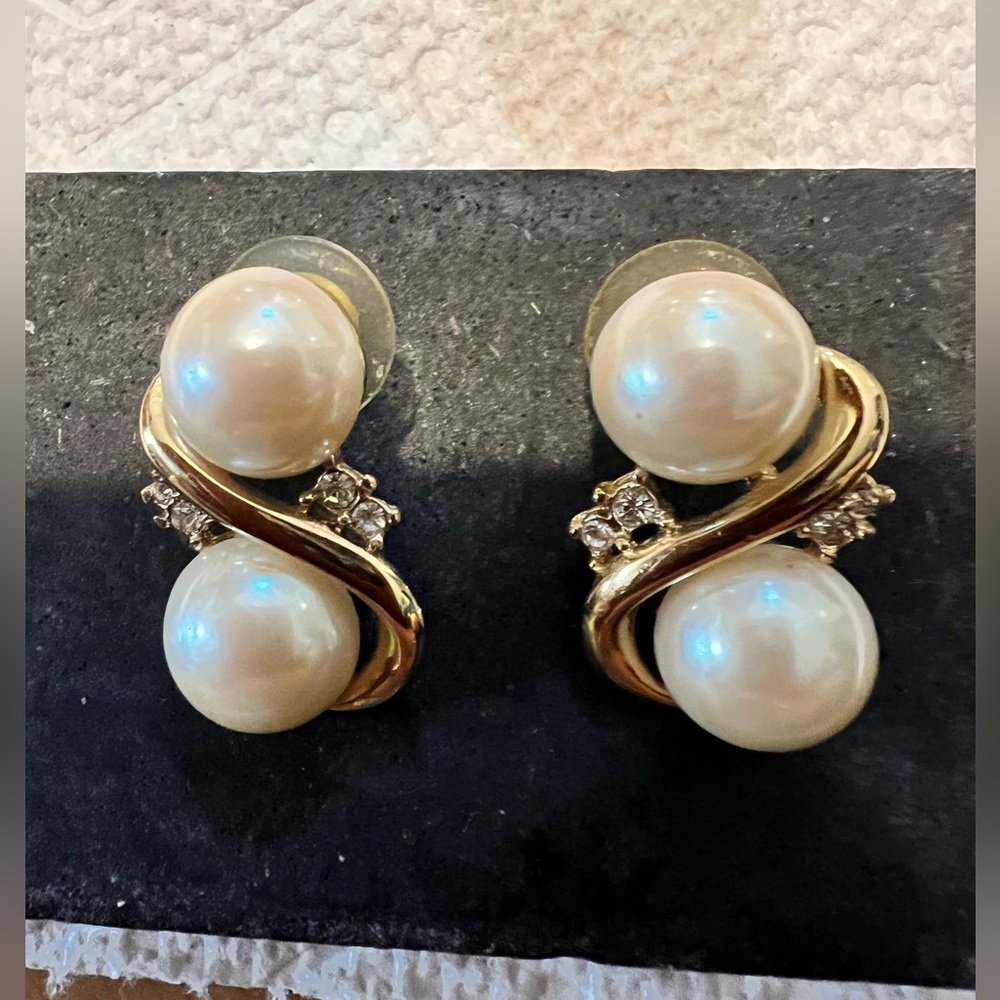 Richelieu faux pearl vintage gold tone stud earrings with rhinestone accents.